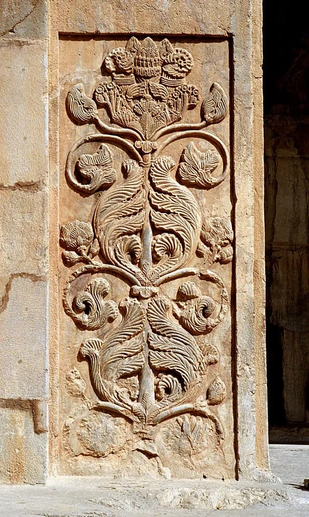 سنگنگاره درخت زندگی در طاقبستان